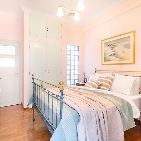 Bright, Calming Retreat With A Balcony Near Metro! Apartman Athén Kültér fotó
