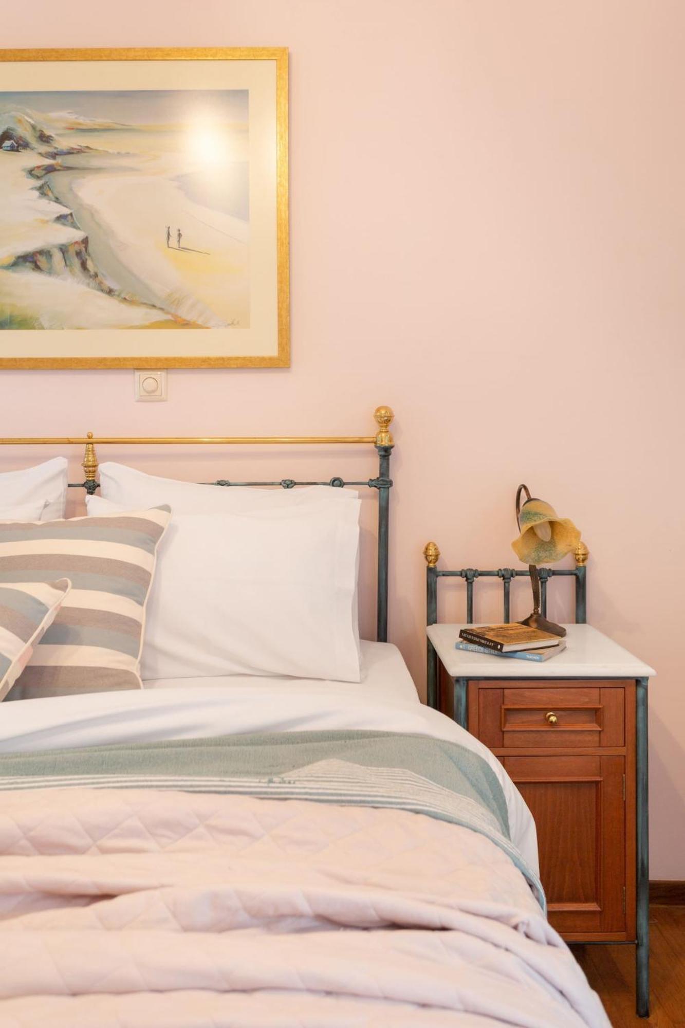 Bright, Calming Retreat With A Balcony Near Metro! Apartman Athén Kültér fotó