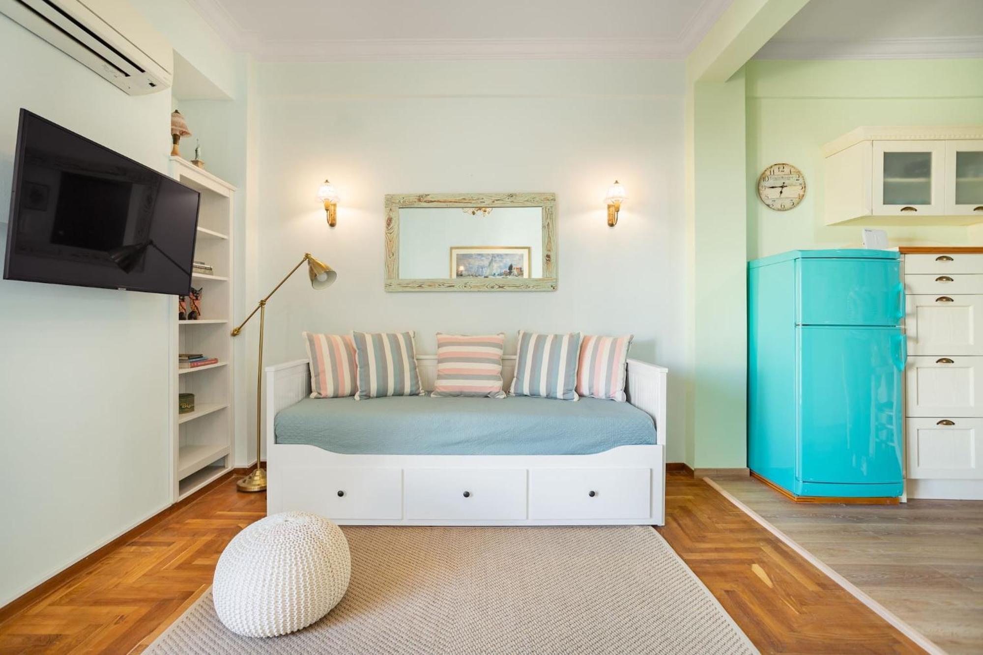 Bright, Calming Retreat With A Balcony Near Metro! Apartman Athén Kültér fotó